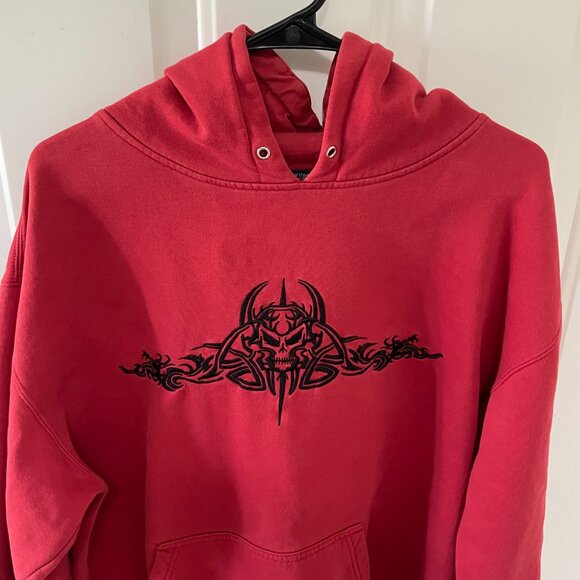 Top Heavy Clothing 💀 2000s Y2K Skull - Skater - Pullover Hoodie - Red & Black - Picture 2 of 10